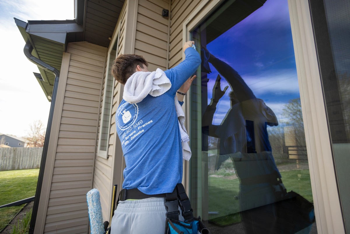 SCRUBS window cleaning work